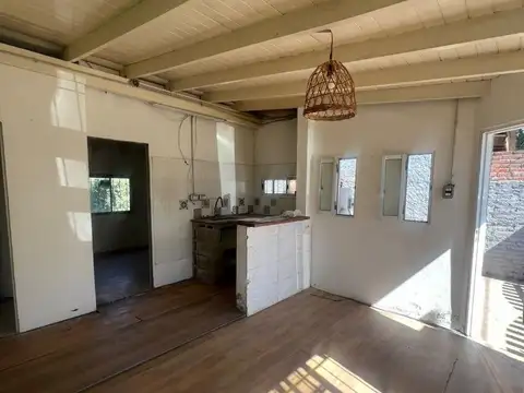 Casa 4 ambientes con 1 baño