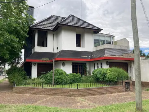 VENTA CASA 5 AMBIENTES PATIO GARAGE TERRAZA MONTE GRANDE