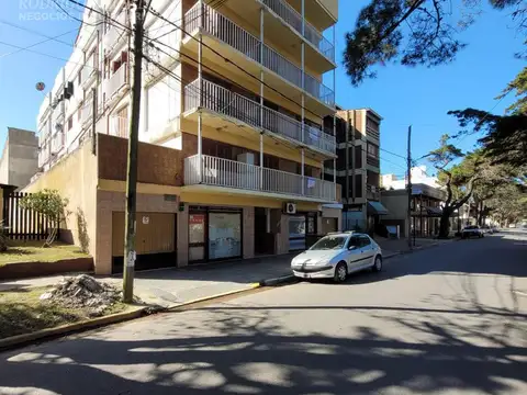 Cochera cubierta c/baulera    