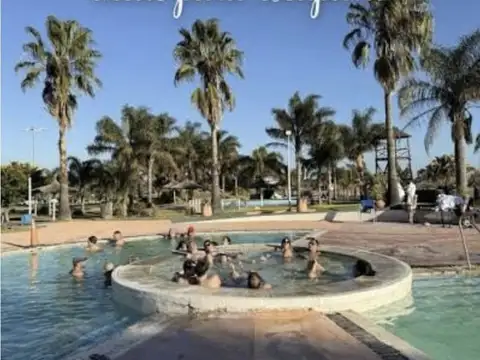 VENTA CASA CABAÑA  Complejo Termal María Grande, Parana, Entre Ríos.  Hermosa Casa dentro Complejo Barrio TERMAS MARÍA GRANDE  !   Se Vende, Facilidades cuotas Permutas Casa dentro del barrio Termal María Grande con múltiples piscinas termales Casa