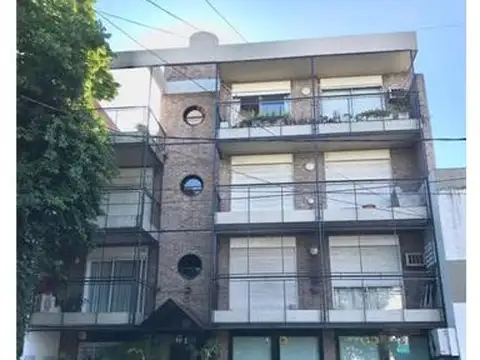 Manuel Castro 490, e/Rivera y P Lucena