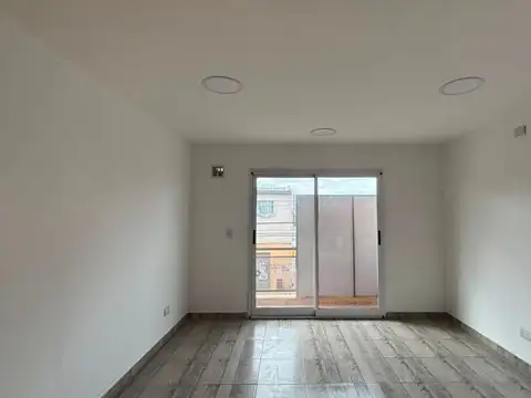 Depto Tipo Casa 2 ambientes con 1 baño