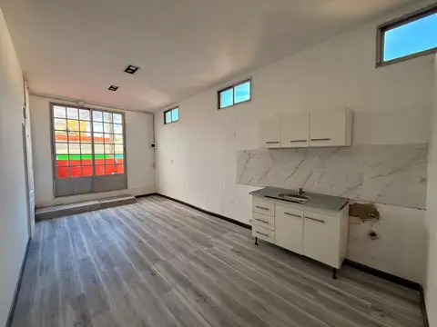 ALQUILER MONOAMBIENTE A METROS AV ROLON