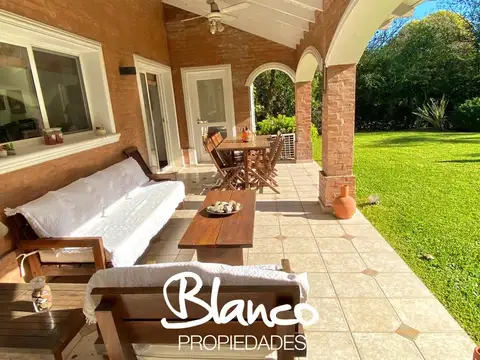 Casa en Alquiler Temporal con 2 cocheras