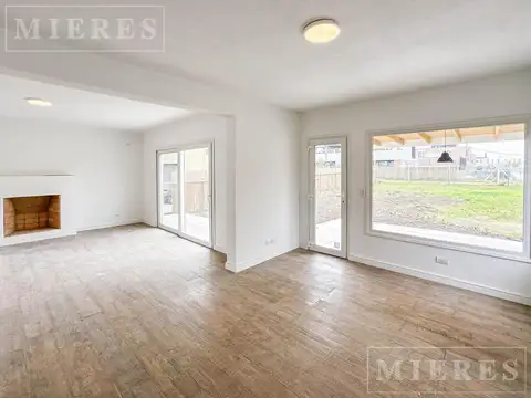 Casa en Alquiler con 2 cocheras