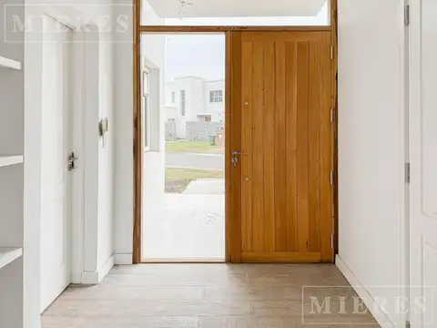Muy linda casa en Alquiler en el Barrio Santa Ana, Villanueva.