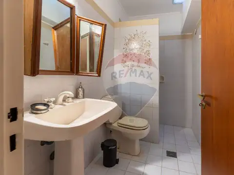 CASA VENTA LA PLATA 4 DORMITORIOS POSIBLE PERMUTA