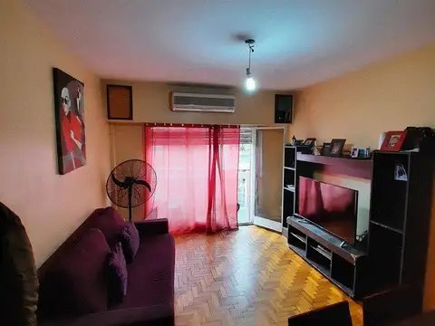 P.H. 3 AMBIENTES  AL FRENTE POR ESCALERA CON BALCON CORRIDO