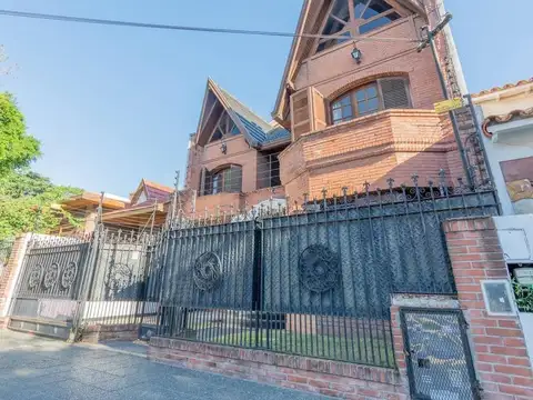 VENTA - IMPONENTE CASA - LOMAS DE ZAMORA - SE TOMA PERMUTA