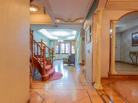 Casa en Venta con 4 cocheras