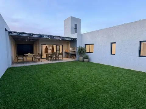 CASA EN  ALQUILER  RINCONES DE MANANTIALES