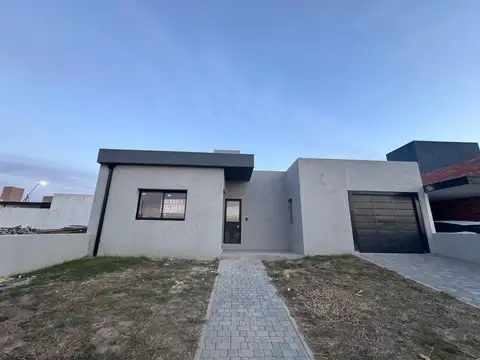 Casa en Alquiler en Barrio Rincones de Manantiales, Countries y Barrios Cerrados en Capital