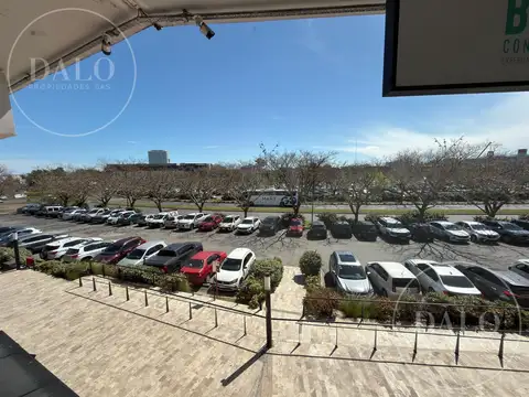 Oficina en Alquiler en Centro Comercial Nordelta con 3 Despachos