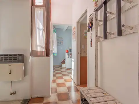 Ph 1er piso de 4amb con terraza en excelente estado sin expensas. Contrafrente