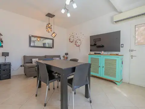 Ph 1er piso de 4amb con terraza en excelente estado sin expensas. Contrafrente