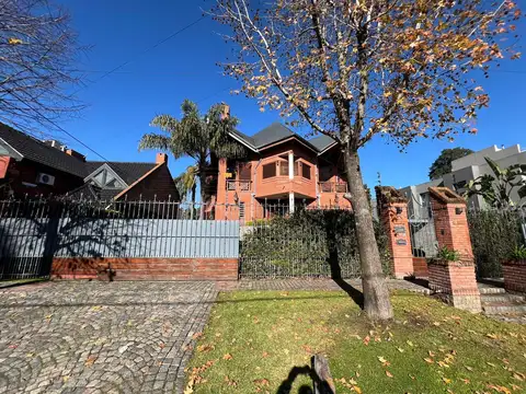 Chalet en venta en Castelar Norte