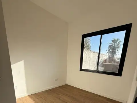 Depto Tipo Casa en Venta en Castelar Norte, USD 205.000