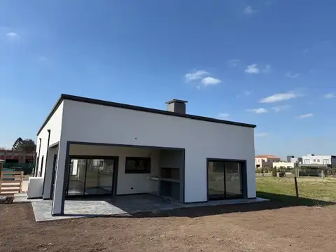 Casa 5 ambientes con 2 baños