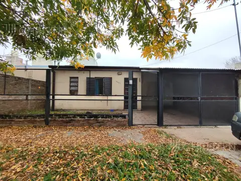 Casa en  venta a metros de Bv. Franch. 3 Dormitorios + Patio con piscina + Cochera