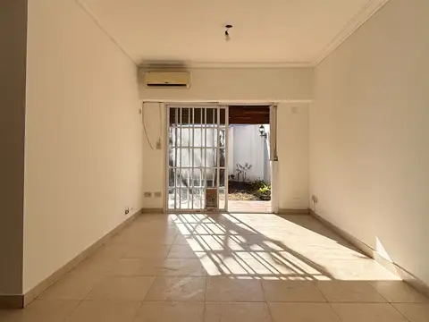 Pilar 1400, Piso PB