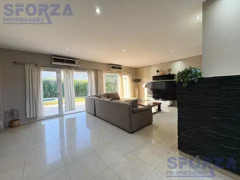 Casa en Venta con 6 cocheras