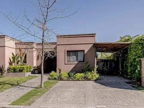 Casa en venta en barrio la Comarca, lote interno