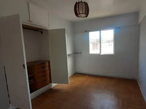 Departamento de 3 ambientes, 3º piso por escalera, expensas bajas VENTA URGENTE