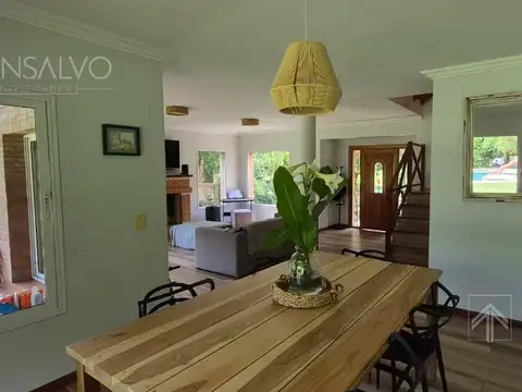Casa en Alquiler con 1 cochera