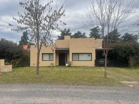 Casa 3 ambientes con 1 baño