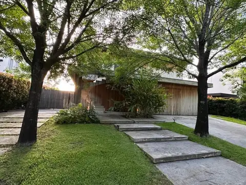 Excelente Casa En Alquiler En Santa Catalina