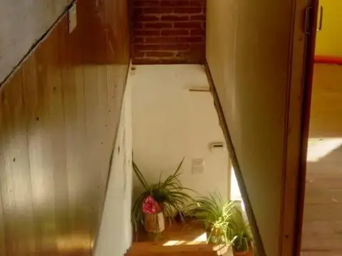 Casa 8 ambientes con 3 baños