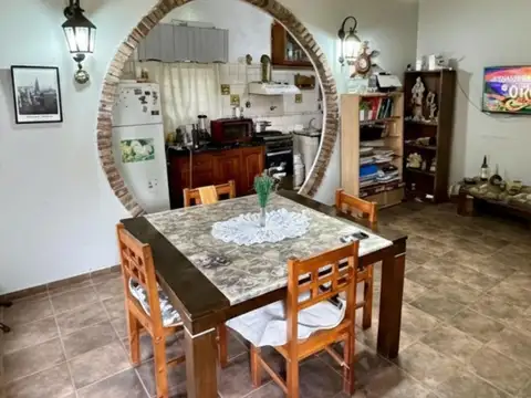 VENTA CASA 4 AMBIENTES CON COCHERA - MORENO