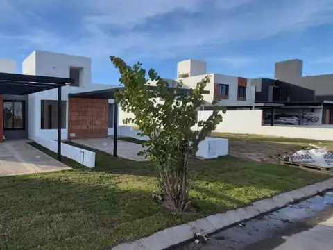DUPLEX EN POZO 2 DORMITORIOS 2 BAÑOS EN DOCTA