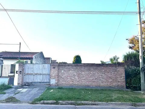 CASA VENTA QUILMES 3 AMBIENTES LOS CEDROS PARQUE