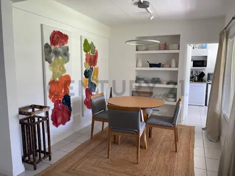 Castiglione 2200, Piso 0