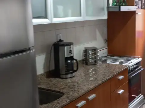 DOS AMBIENTES CON PATIO A METROS AV MAIPÚ .-