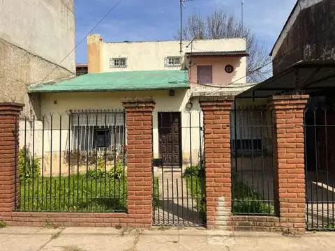 Casa amplia con jardín y quincho en Lomas deZamora