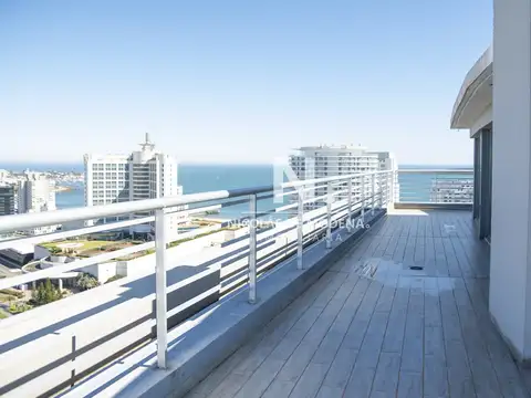 Hermoso Penthouse en venta con vista panorámica, Alexander Boulevard. Punta del Este.