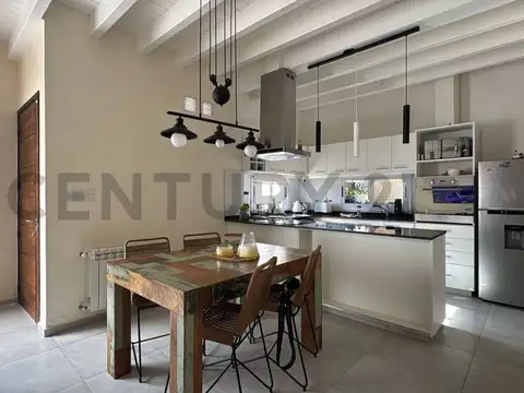Casa 4 ambientes con 2 baños