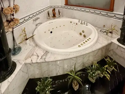 Casa en Venta en Villa Sarmiento, USD 1.050.000