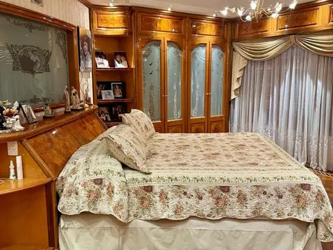 Casa 5 ambientes con 4 baños