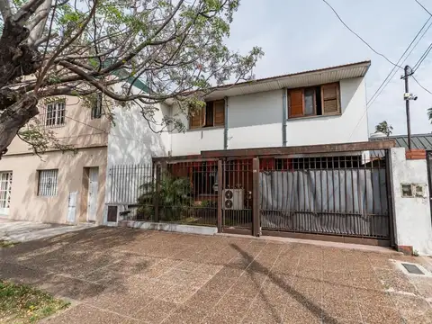 VENTA CASA 4 AMB -QUINCHO, JARDÍN, COCHERA - LANÚS