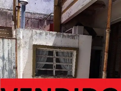 Tipo casa 3 ambientes con patio y terraza