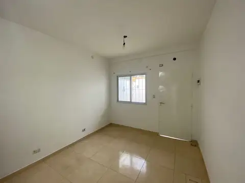 Departamento en Alquiler en Villa De Mayo, $ 420.000
