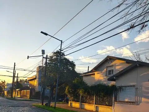 VENTA CASA 4 AMB VILLA BALLESTER. Con Cochera, parrilla y Quincho.