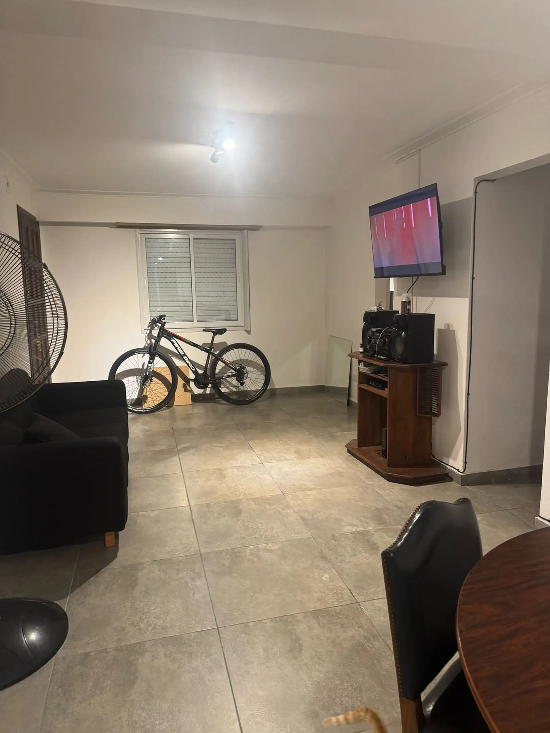 Depto 2 dorm reciclado 68m² con balcón a la calle — 1° piso, doble vidrio