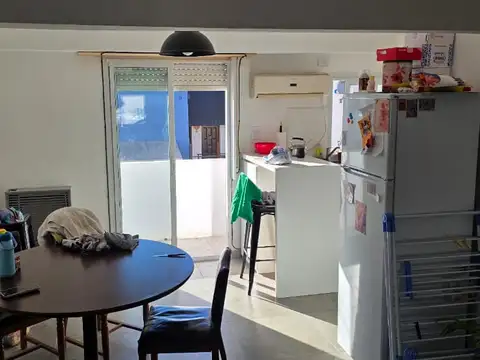 14 De Julio 200, Piso 1