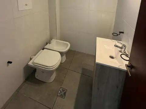 DEPTO CENTRICO - RECICLADO - 2 DORMITORIOS - 1° PISO