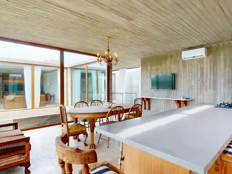 Casa 5 ambientes con 3 baños