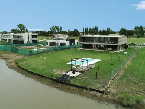 Casa en Venta en Área 60, USD 385.000
